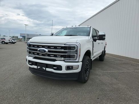 Used 2024 Ford F250 Platinum w/ FX4 Off-Road Package AWD/4WD image 4