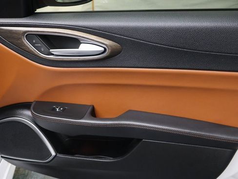 Used 2020 Alfa Romeo Giulia Ti w/ Active Blind Spot Package image 11