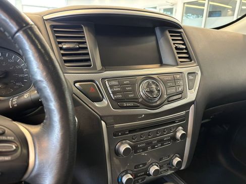 Used 2020 Nissan Pathfinder SL AWD/4WD image 18