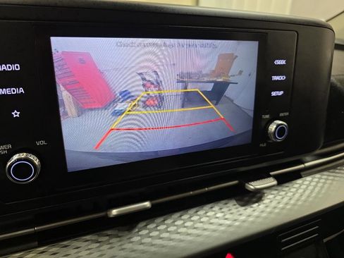 Used 2022 Kia Carnival LX image 49