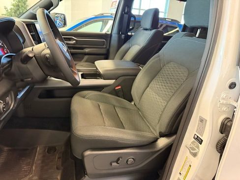 Used 2025 RAM 1500 Big Horn w/ Night Edition AWD/4WD image 40