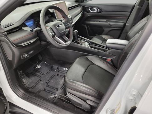 Used 2025 Jeep Compass Trailhawk AWD/4WD image 9