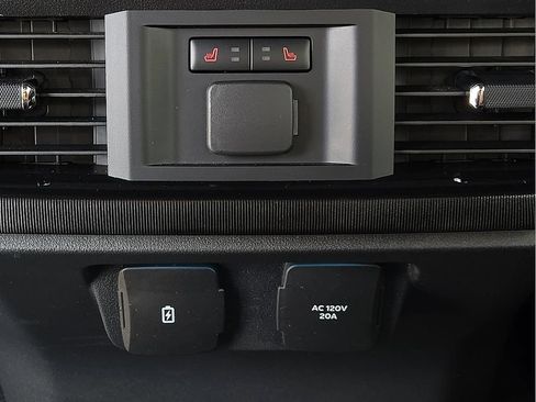 Used 2023 Ford F150 Lightning Platinum AWD/4WD image 9