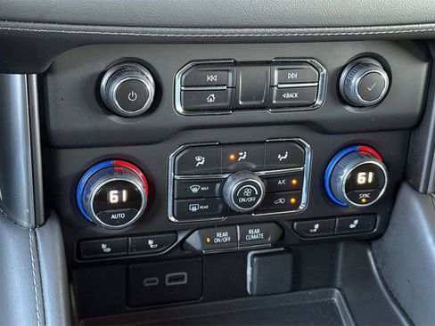 Used 2024 Chevrolet Suburban LT image 31