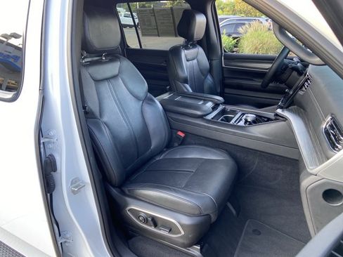 Used 2023 Jeep Wagoneer L Series II RWD image 20