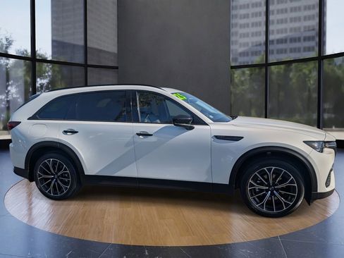 Certified 2025 MAZDA CX-70 Plug-In Hybrid w/ Premium Pkg image 3