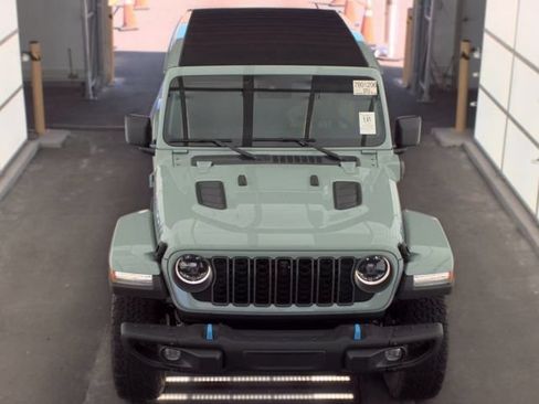 Used 2024 Jeep Wrangler Unlimited Rubicon 4xe AWD/4WD image 3