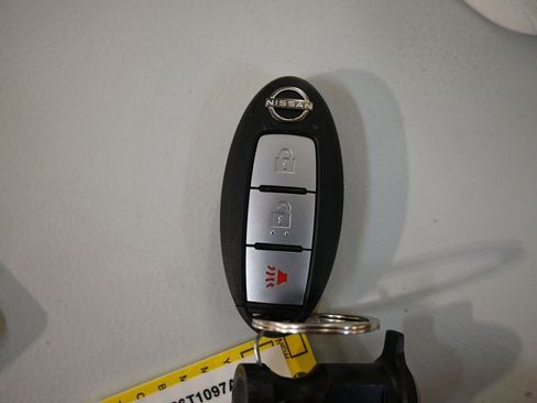 Used 2025 Nissan Frontier SV image 26