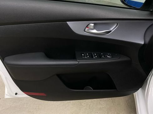 Used 2023 Kia Forte LXS w/ LXS Technology Package FWD image 25