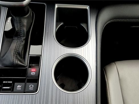 Used 2025 Toyota Sienna XLE image 35