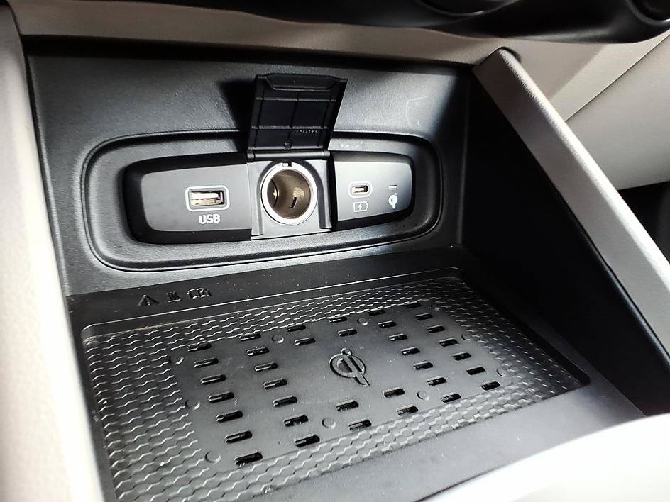 Used 2026 Hyundai Venue SEL FWD image 24