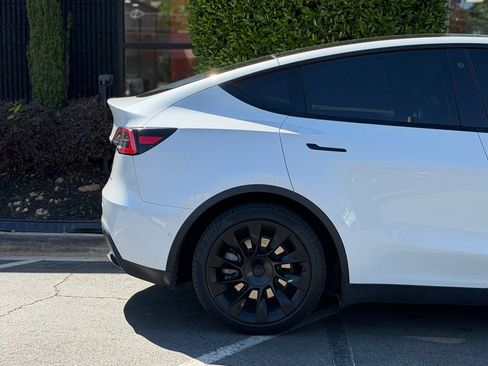 Used 2021 Tesla Model Y Long Range image 22