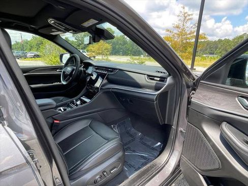 Certified 2025 Jeep Grand Cherokee Limited w/ Luxury Tech Group II AWD/4WD image 42