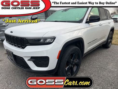 Used 2024 Jeep Grand Cherokee Altitude image 1