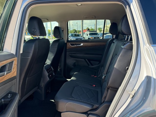 Used 2025 Volkswagen Atlas SE AWD/4WD image 11