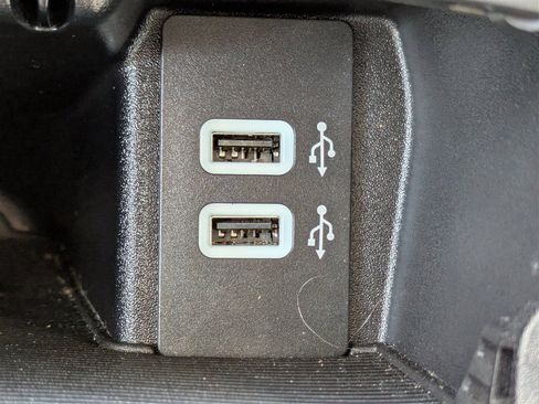 Used 2016 Ford Edge Titanium w/ Technology Package image 24