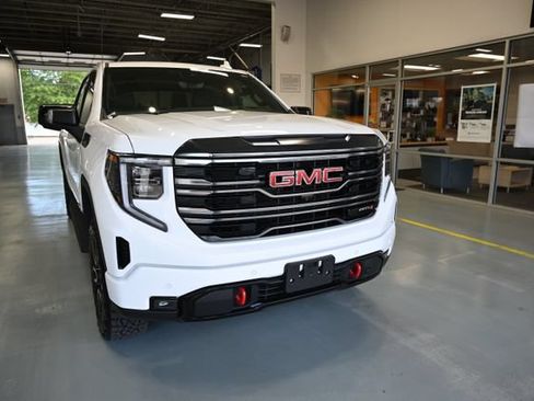 Used 2024 GMC Sierra 1500 AT4 w/ Technology Package AWD/4WD image 3