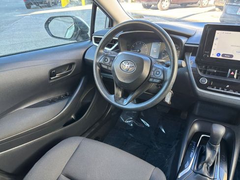 Used 2025 Toyota Corolla LE image 30