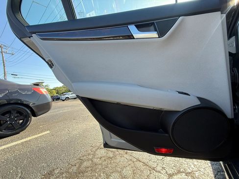 Used 2014 Mercedes-Benz C 300 4MATIC Sedan image 22