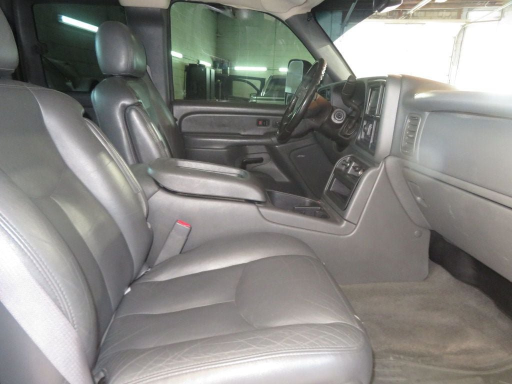 Used 2006 Chevrolet Silverado 2500 LT w/ Onstar Plus Package AWD/4WD image 28
