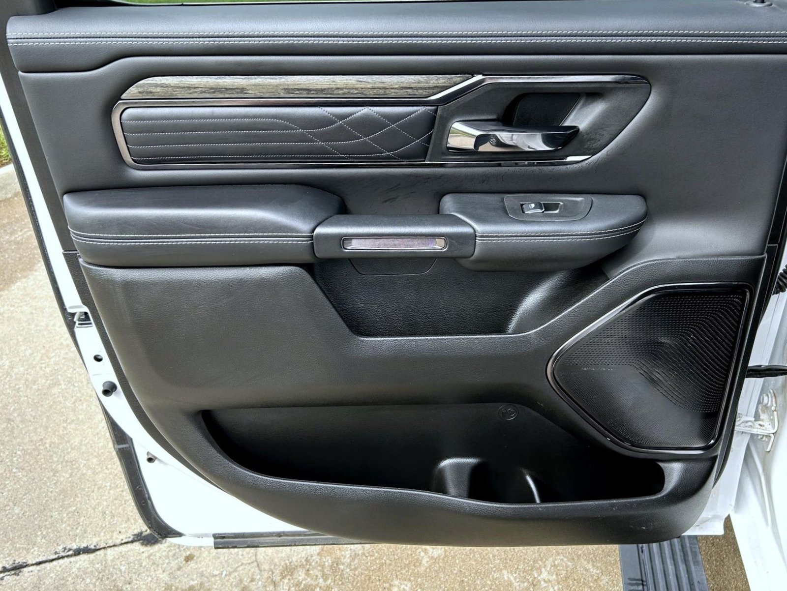 Used 2025 RAM 1500 Limited AWD/4WD image 21