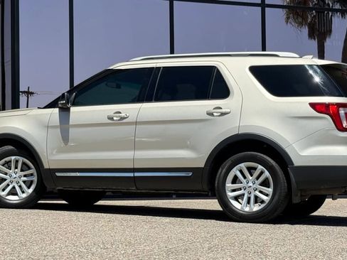 Used 2017 Ford Explorer XLT FWD image 6