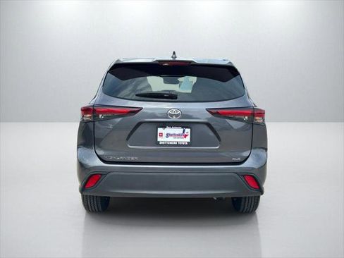Certified 2025 Toyota Highlander XLE FWD image 6