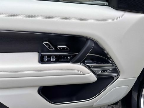 Used 2023 Land Rover Range Rover SE image 18