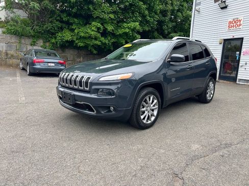 Used 2018 Jeep Cherokee Limited AWD/4WD image 6
