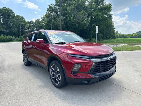 Used 2023 Chevrolet Blazer RS w/ LPO, Floor Liner Package FWD image 3