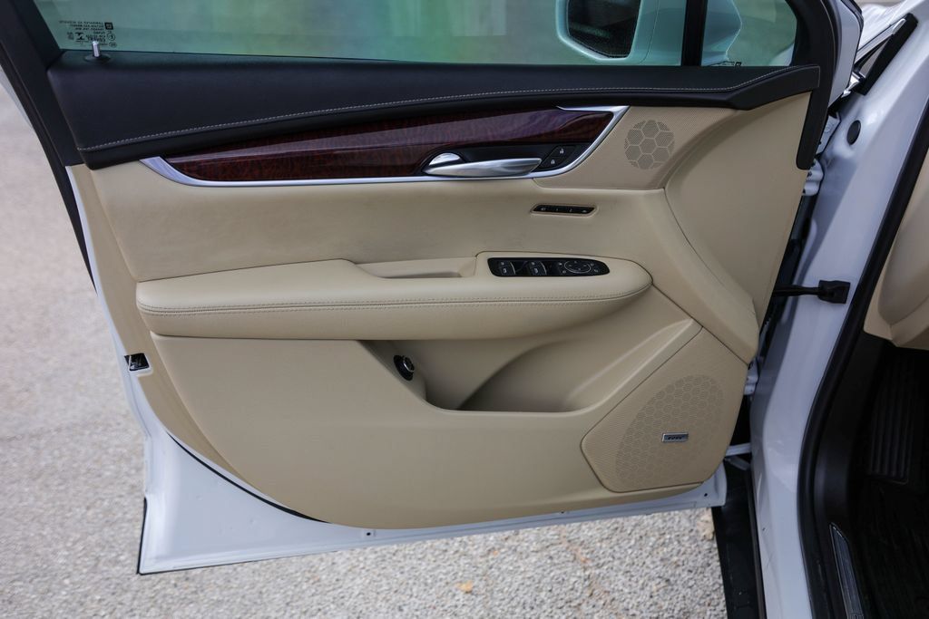 Used 2018 Cadillac XT5 Luxury w/ Driver Awareness Package FWD image 23
