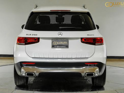 Used 2023 Mercedes-Benz GLB 250 4MATIC w/ Premium Package image 11
