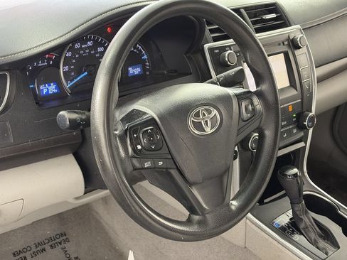 Used 2015 Toyota Camry LE FWD image 13