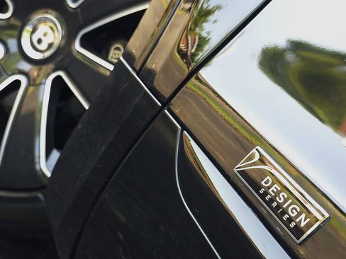 Used 2020 Bentley Bentayga Design Series image 70