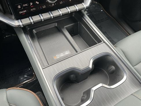 Used 2025 GMC Acadia AT4 w/ Luxury Package image 13