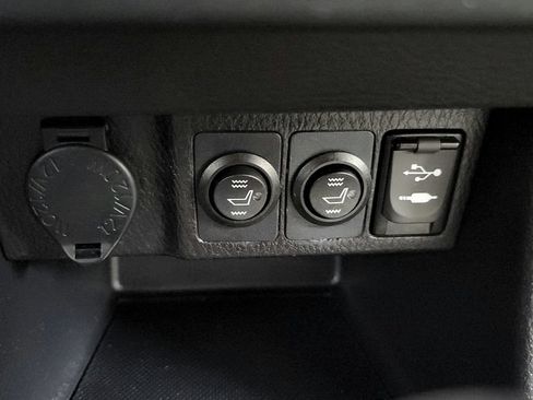 Certified 2016 Toyota Corolla LE FWD image 33