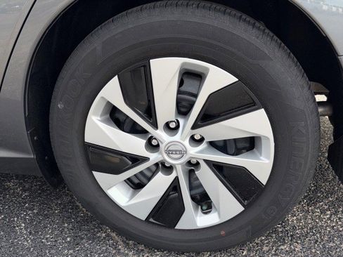Used 2024 Nissan Altima 2.5 S FWD image 10