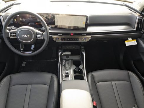 Used 2025 Kia Sorento EX w/ Panoramic Sunroof Package FWD image 13