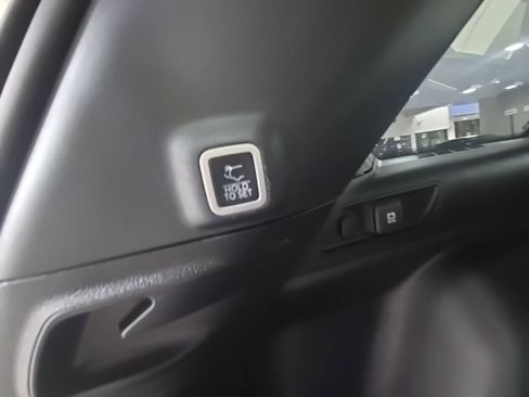 Used 2023 Jeep Grand Cherokee Limited w/ Black Appearance Package image 34