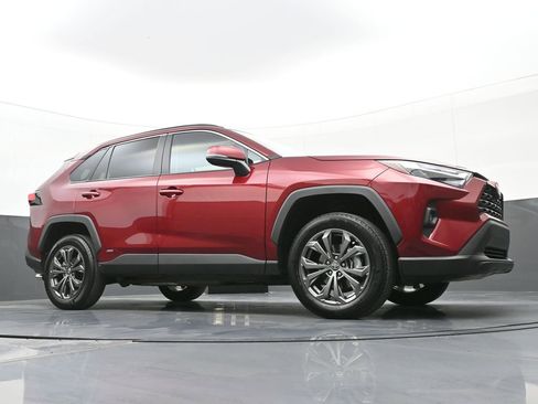 Used 2023 Toyota RAV4 XLE Premium image 40