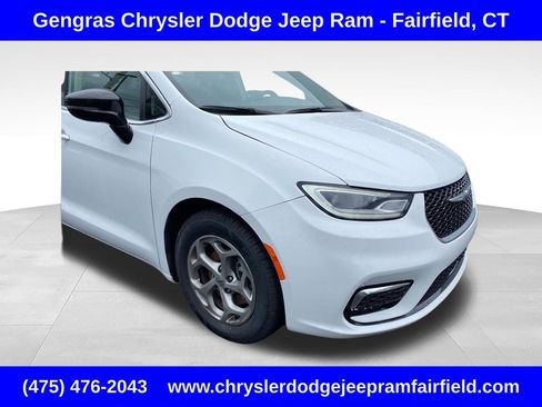 Certified 2024 Chrysler Pacifica Limited FWD image 44