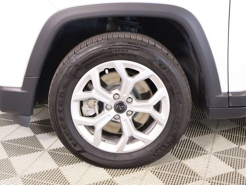 Used 2025 Jeep Compass Latitude AWD/4WD image 16