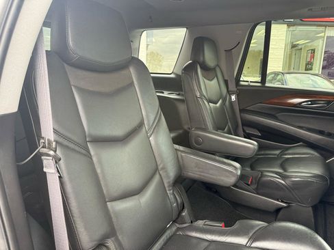 Used 2017 Cadillac Escalade Luxury AWD/4WD image 13