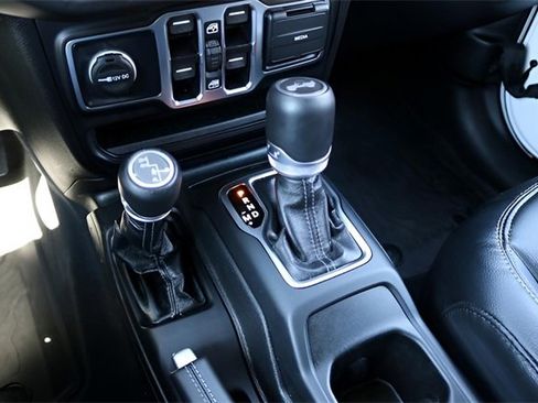 Used 2025 Jeep Wrangler Sahara w/ Safety Group image 24