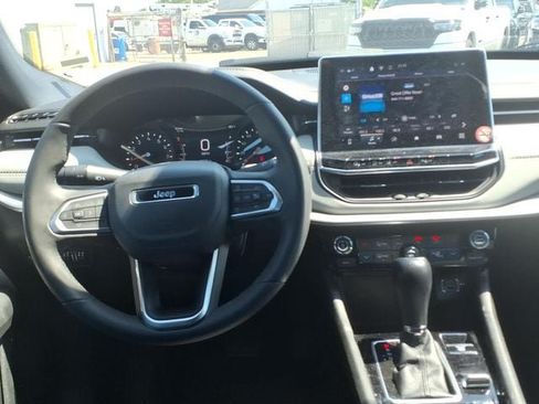Used 2025 Jeep Compass Limited AWD/4WD image 11