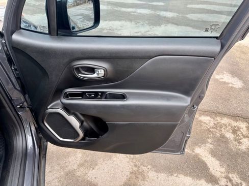 Used 2022 Jeep Renegade Limited image 31
