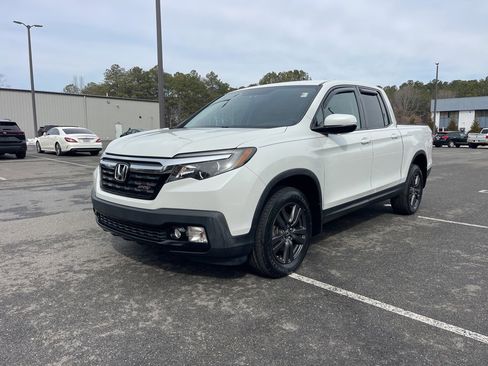 Used 2019 Honda Ridgeline Sport image 2