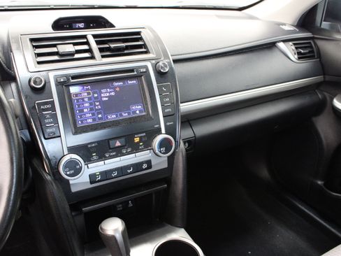 Used 2012 Toyota Camry SE FWD image 16
