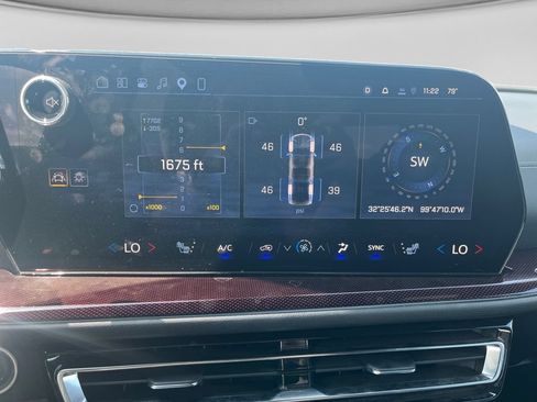 Used 2025 Chevrolet Traverse Z71 AWD/4WD image 13