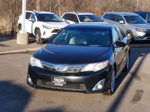 Used 2012 Toyota Camry XLE w/ Convenience Pkg image 2